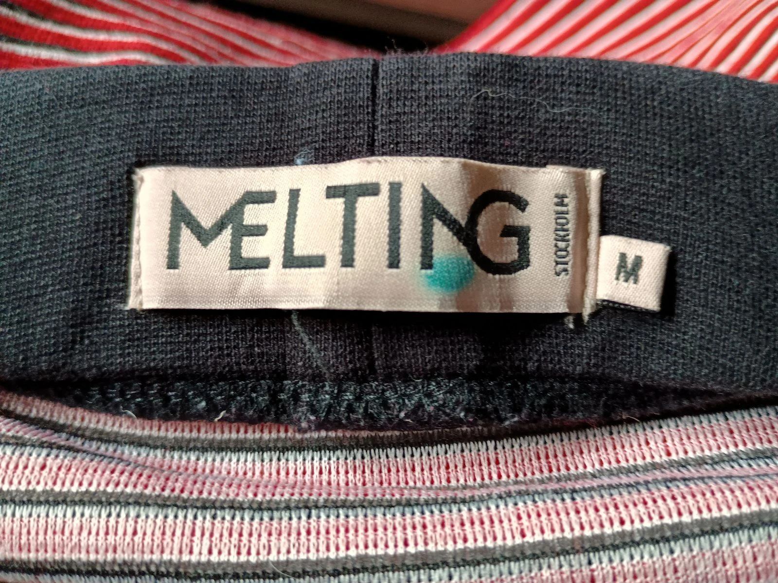Melting Stockholm, minifalda a rayas, falda tubo. Talla M – photo 2